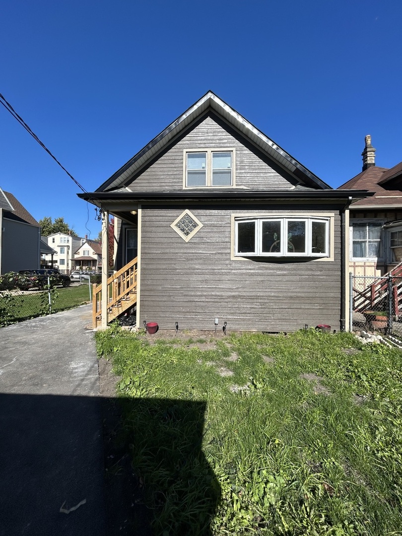 5915 W Iowa Street, Chicago, IL 60651