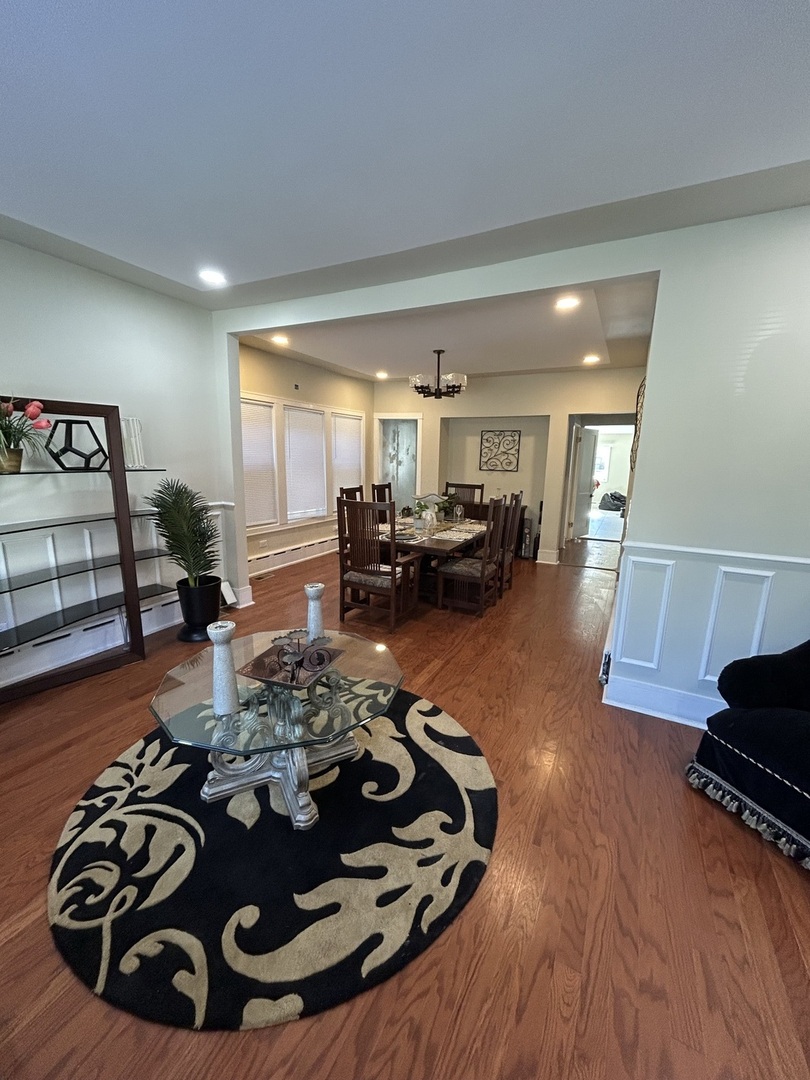 5915 W Iowa Street, Chicago, IL 60651