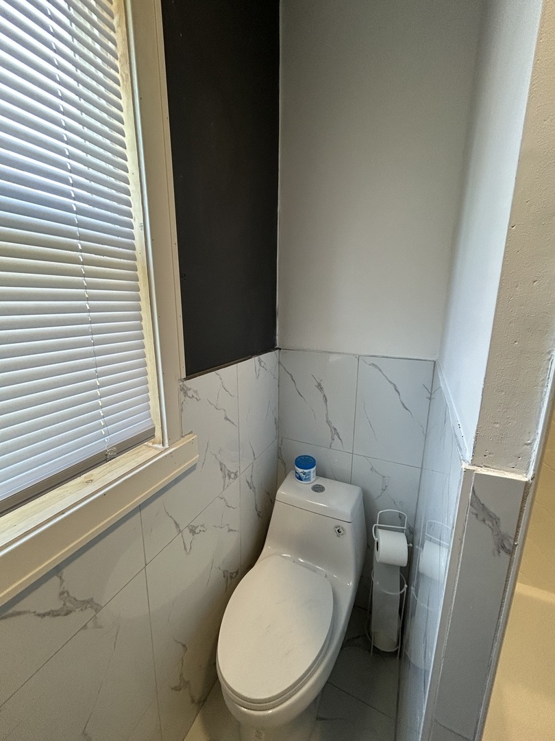 5915 W Iowa Street, Chicago, IL 60651