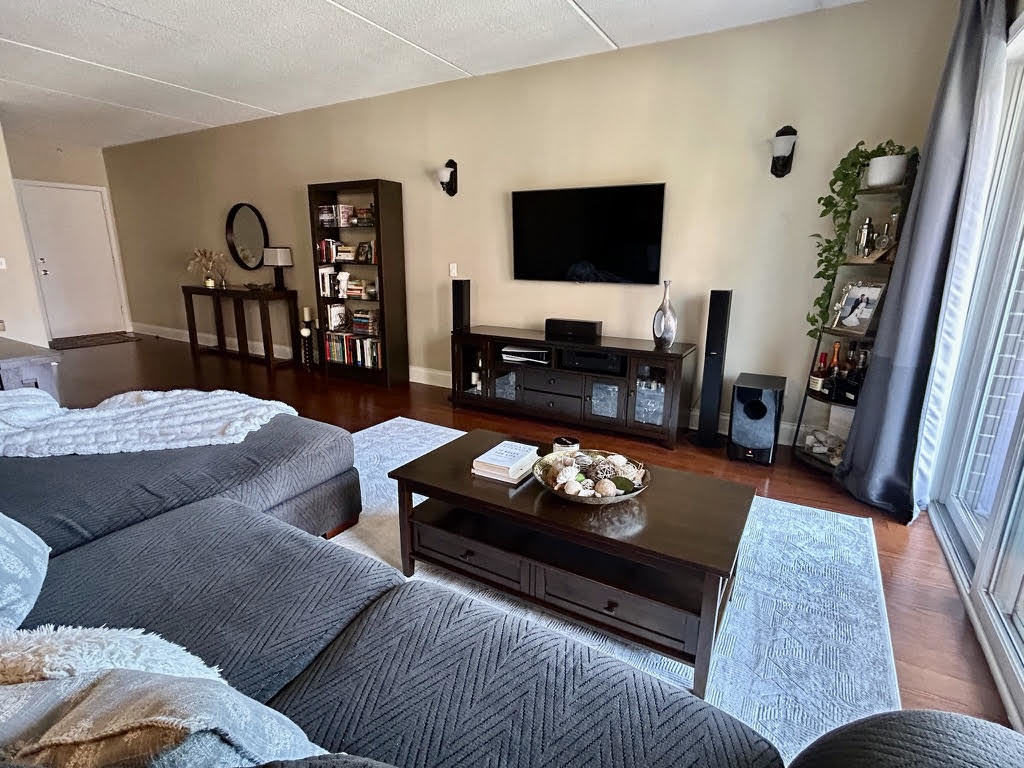 1675 Mill Street #302, Des Plaines, IL 60016