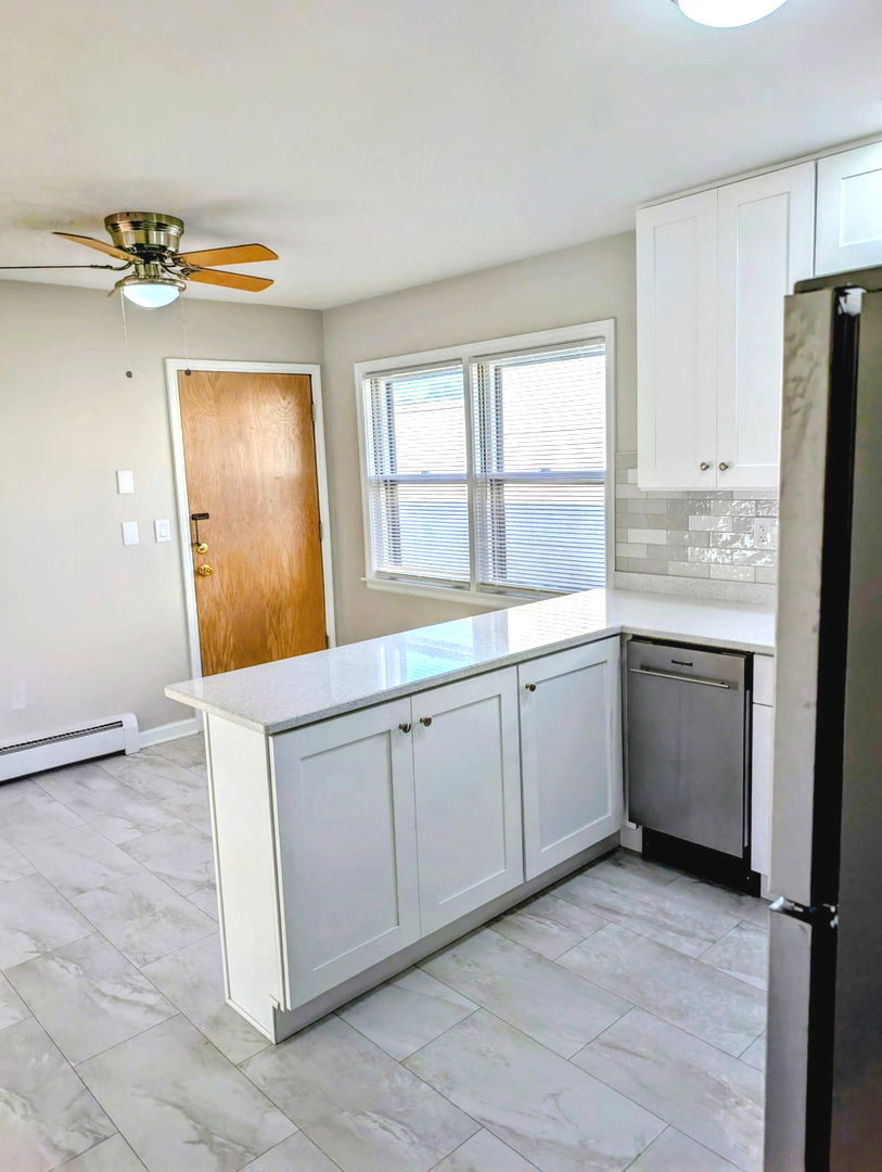 5916 W Montrose Avenue #2S, Chicago, IL 60634