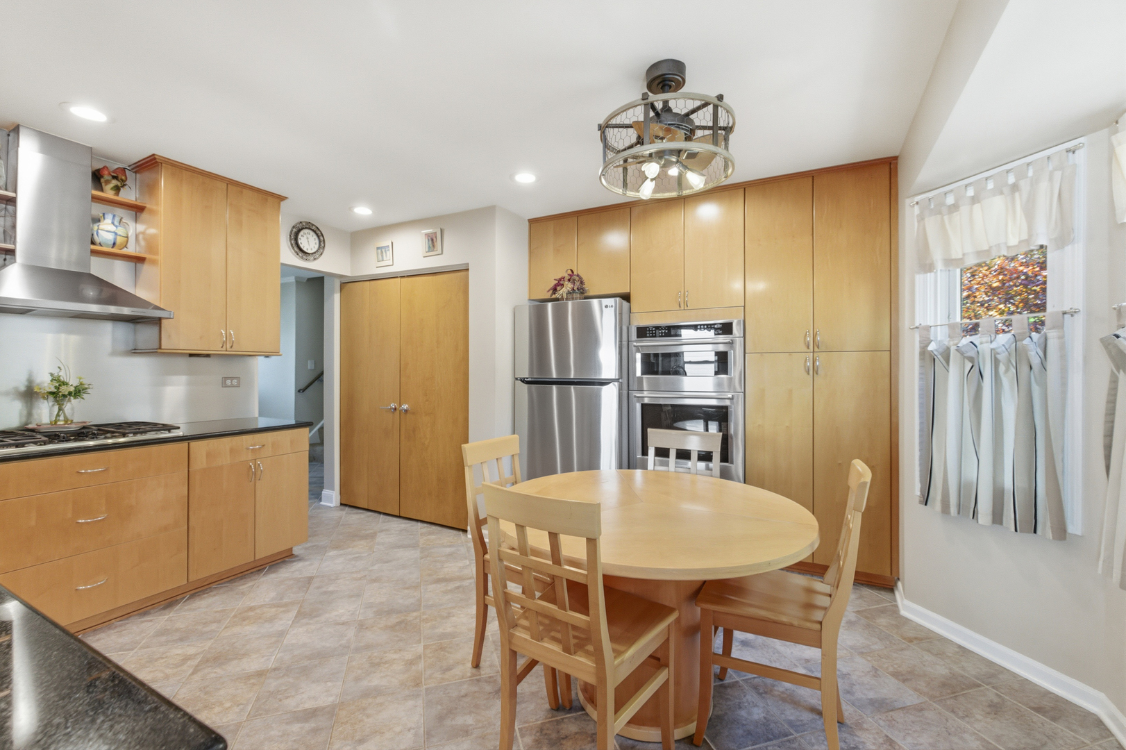 1022 Tennessee Lane, Elk Grove Village, IL 60007