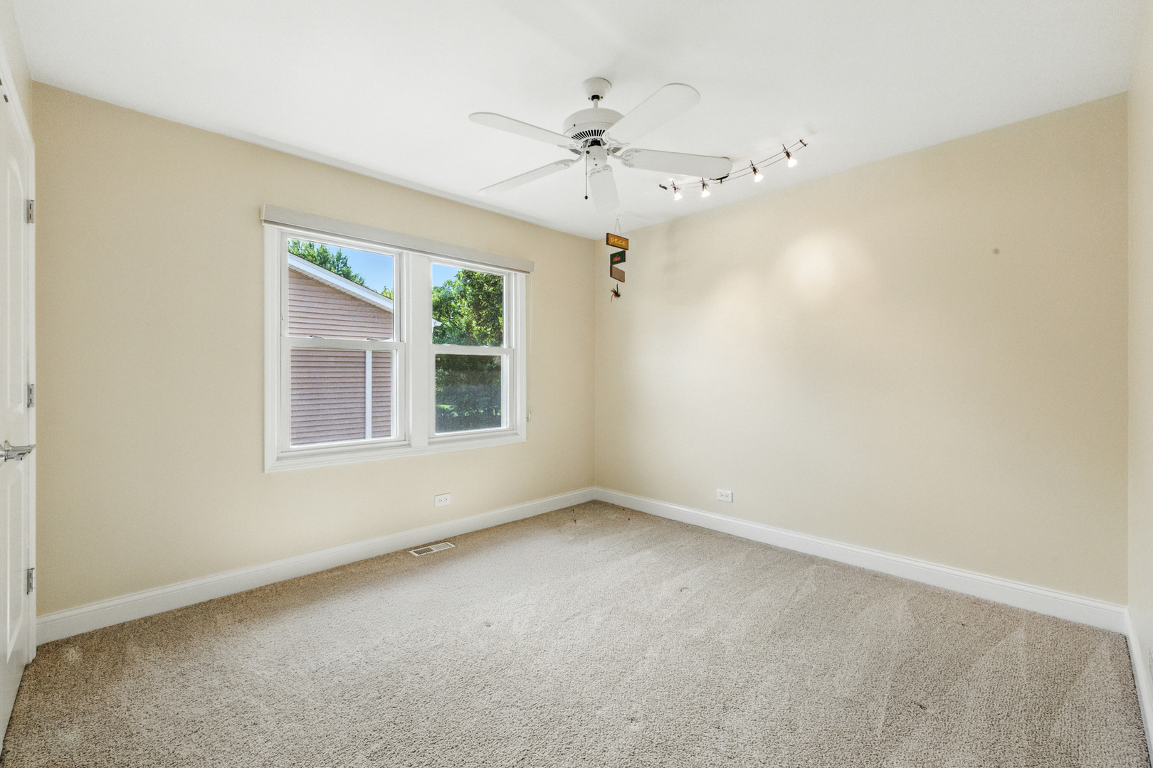 1022 Tennessee Lane, Elk Grove Village, IL 60007