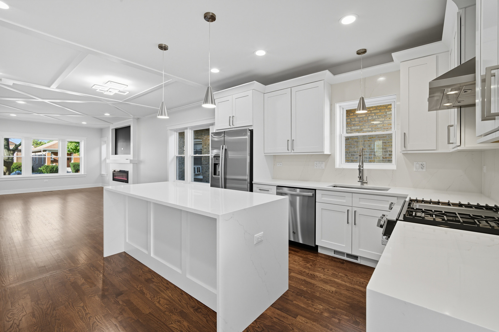 6109 W Berenice Avenue, Chicago, IL 60634