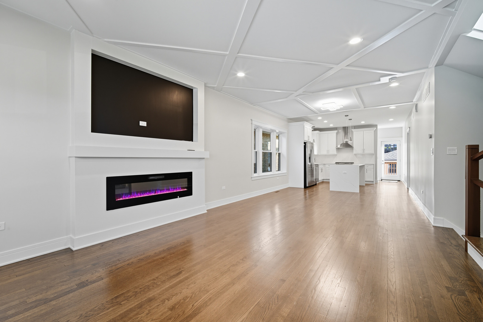 6109 W Berenice Avenue, Chicago, IL 60634