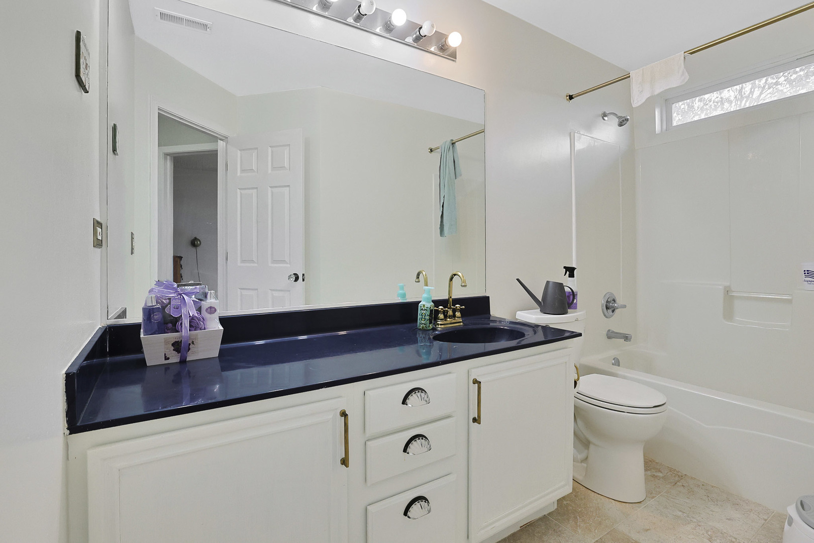 Round Lake, IL 60073