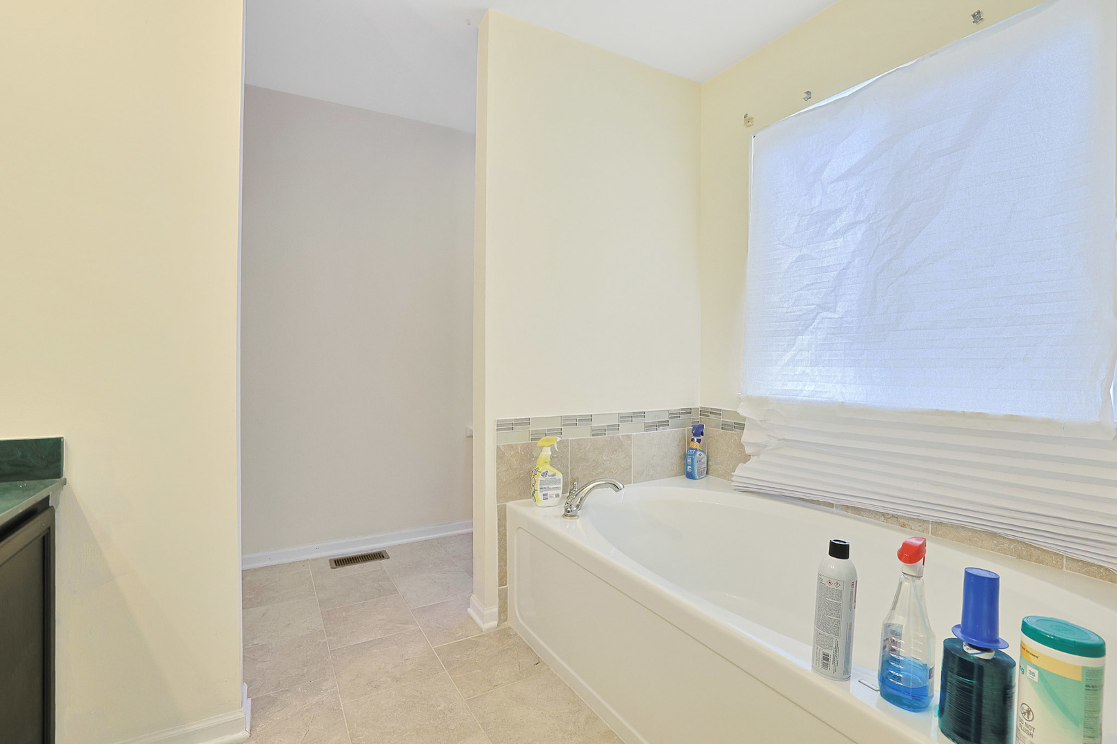 Round Lake, IL 60073