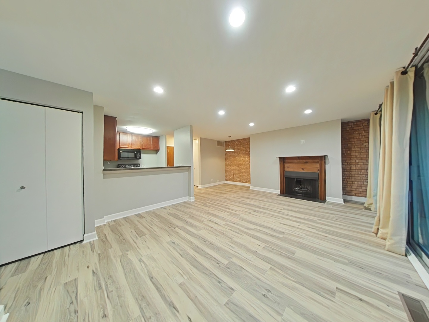 5950 Oakwood Drive #1G, Lisle, IL 60532