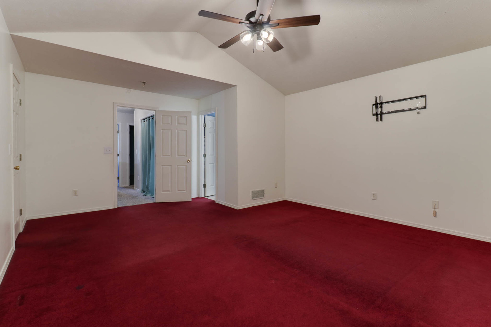 1121 Doral Drive, Bloomington, IL 61701