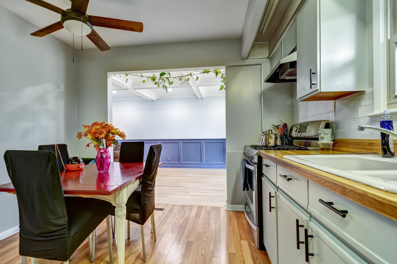 15251 Colina Avenue, Oak Forest, IL 60452