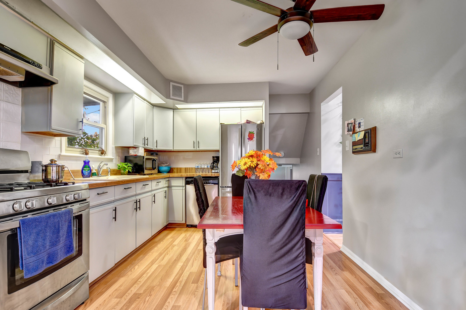 15251 Colina Avenue, Oak Forest, IL 60452