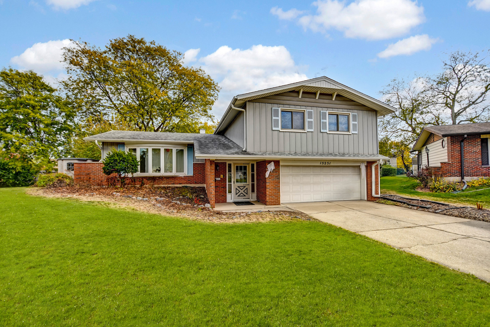 15251 Colina Avenue, Oak Forest, IL 60452