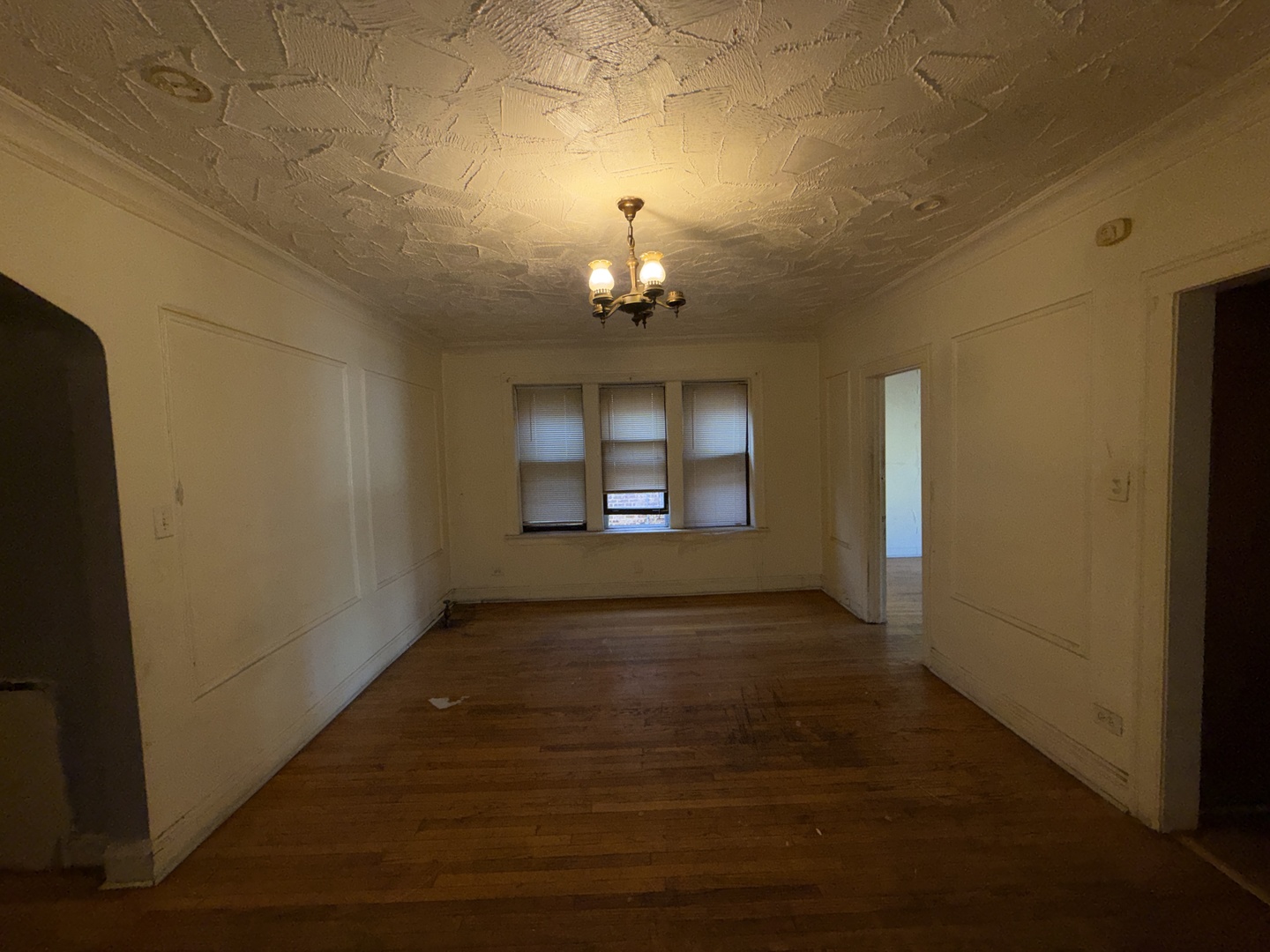 7816 S Phillips Avenue, Chicago, IL 60649