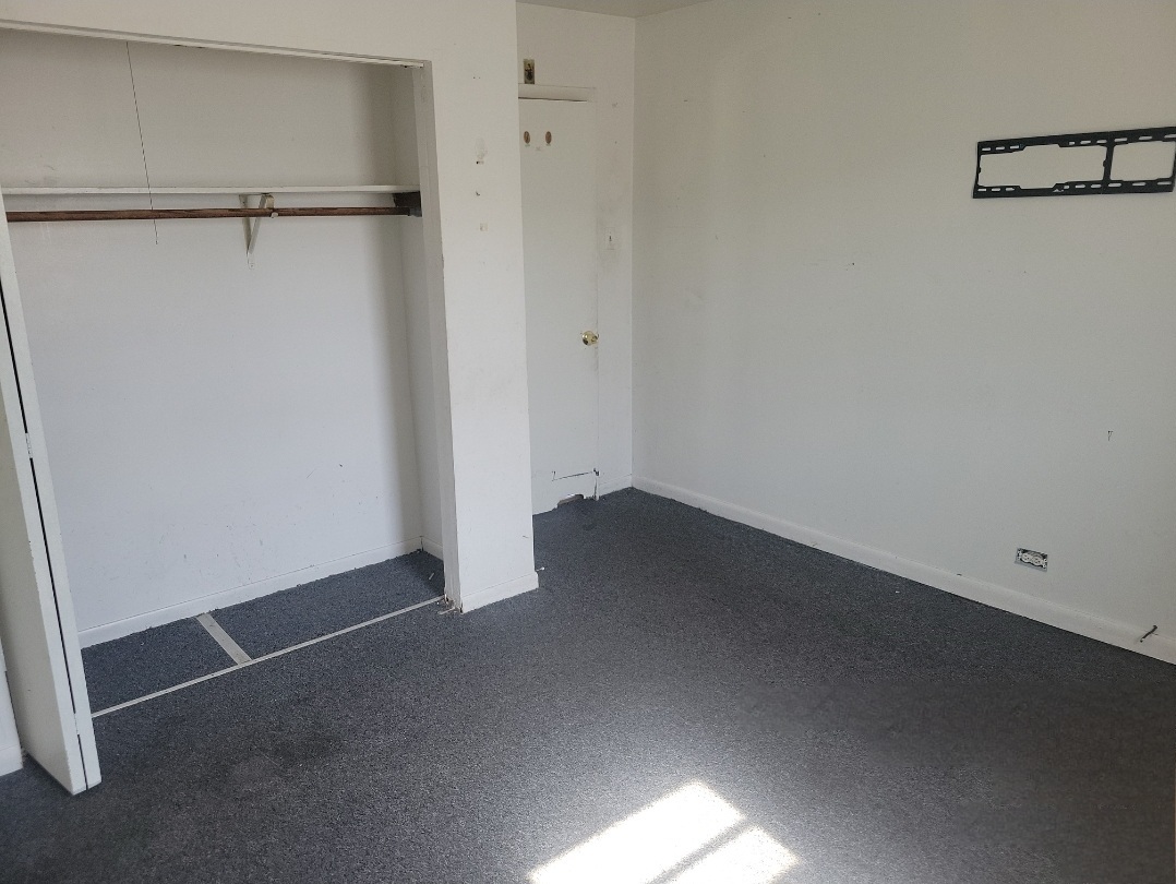 2100 S 14th Avenue, Broadview, IL 60155