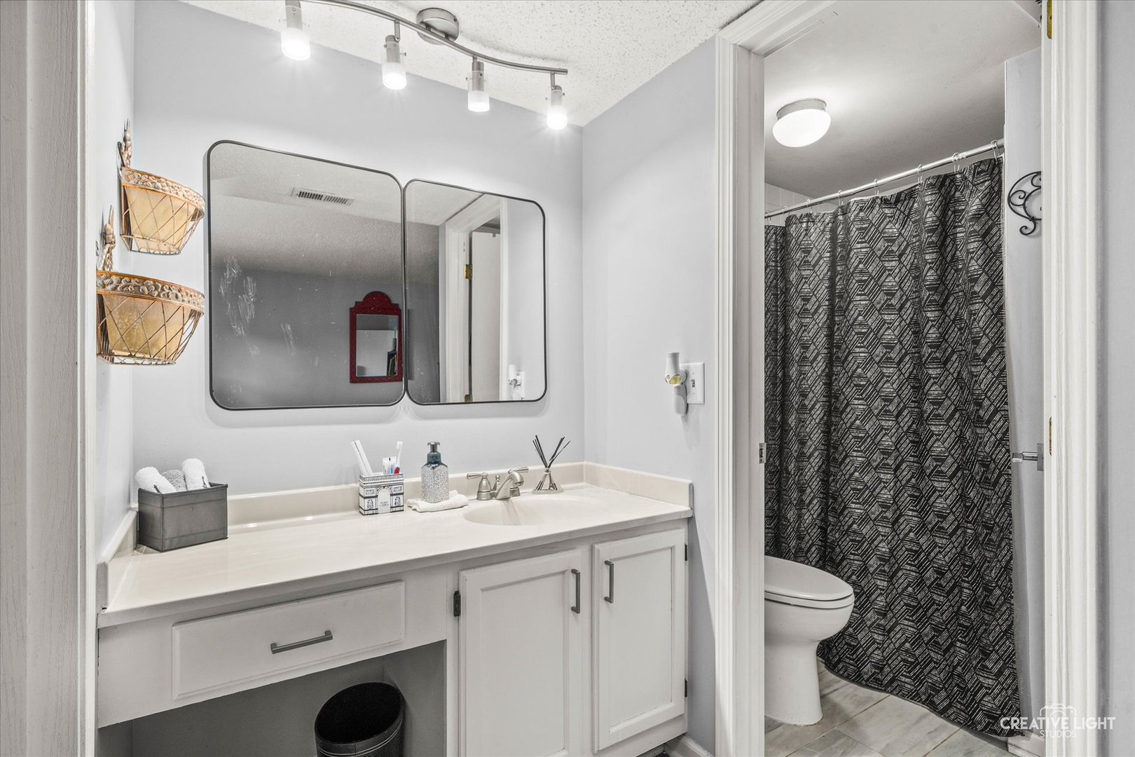 2220 Wharf Drive #1906, Woodridge, IL 60517