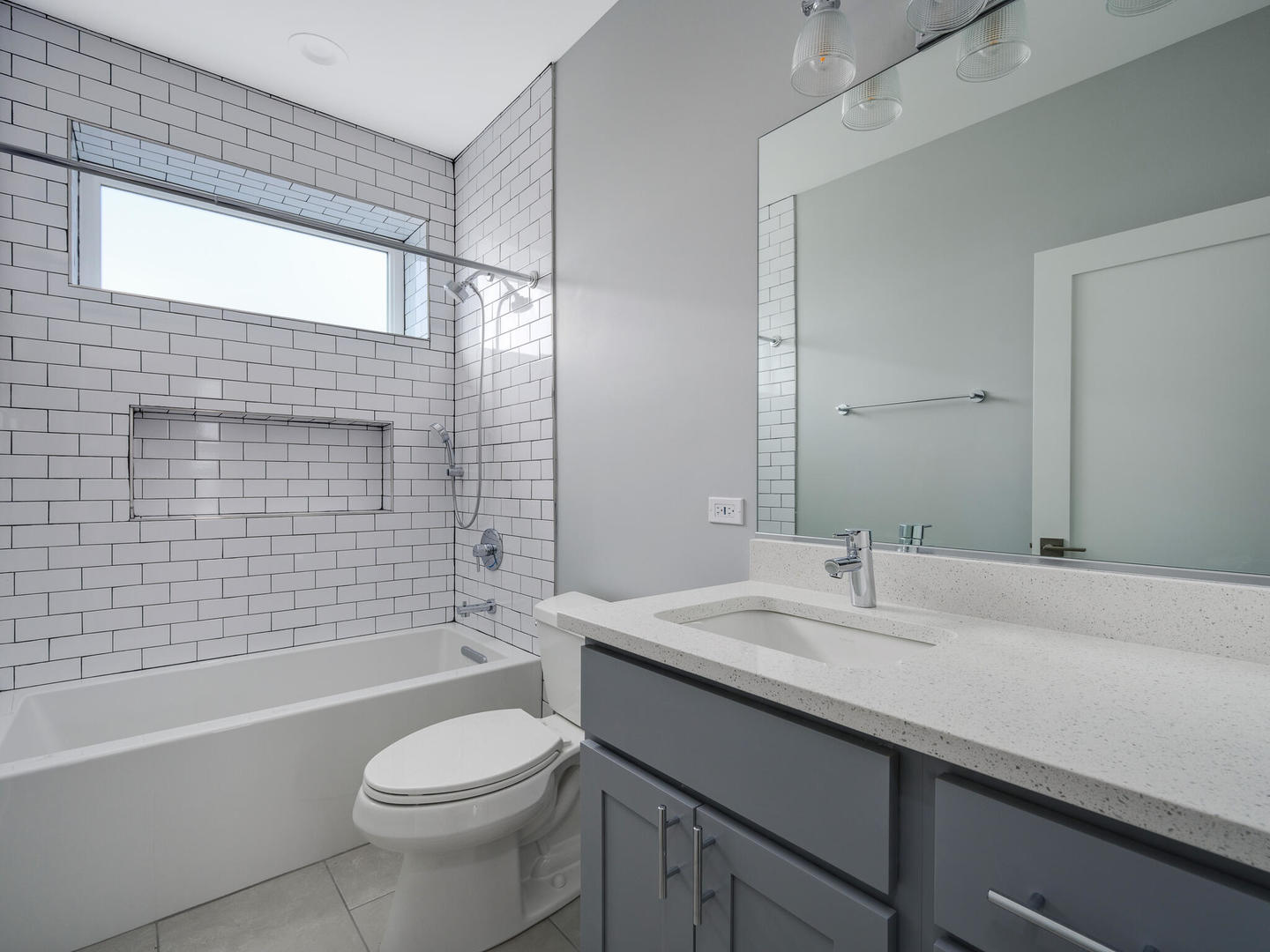 5528 W Gettysburg Street #1, Chicago, IL 60630