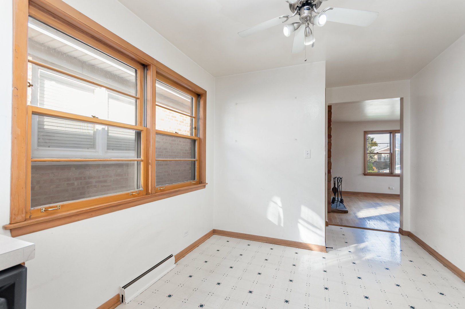 6953 W Montrose Avenue, Harwood Heights, IL 60706