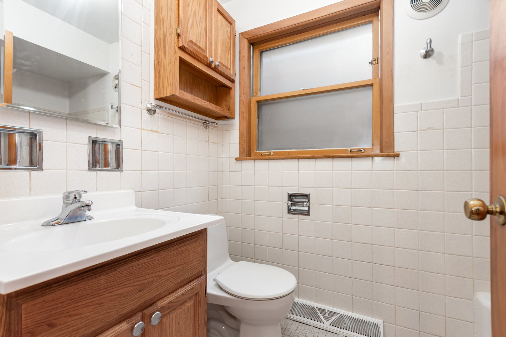 6953 W Montrose Avenue, Harwood Heights, IL 60706