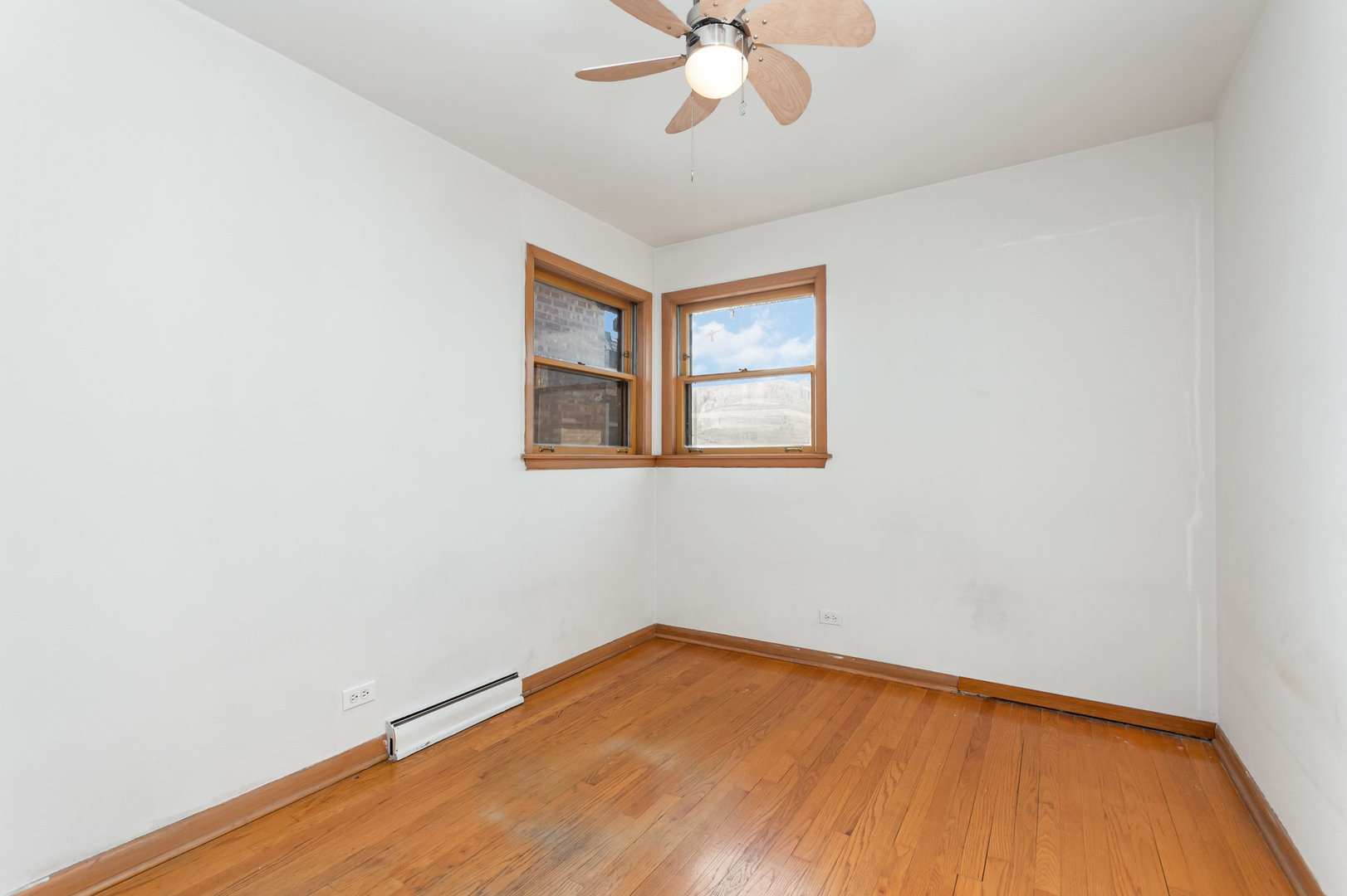 6953 W Montrose Avenue, Harwood Heights, IL 60706