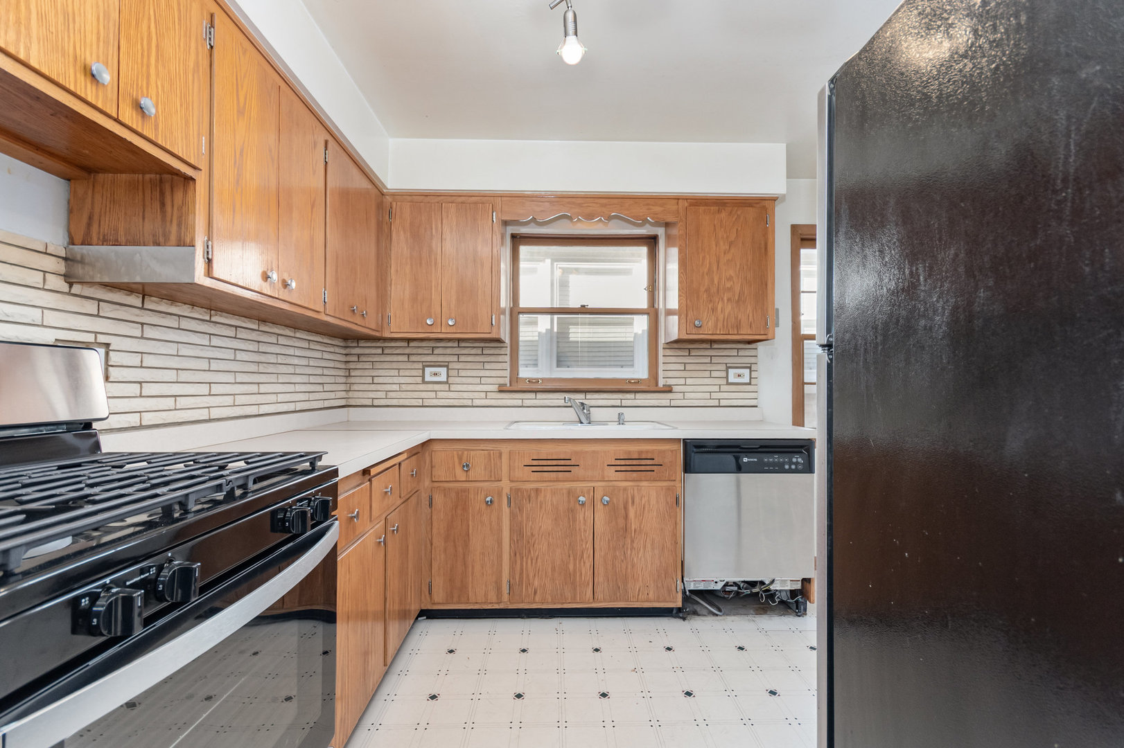 6953 W Montrose Avenue, Harwood Heights, IL 60706