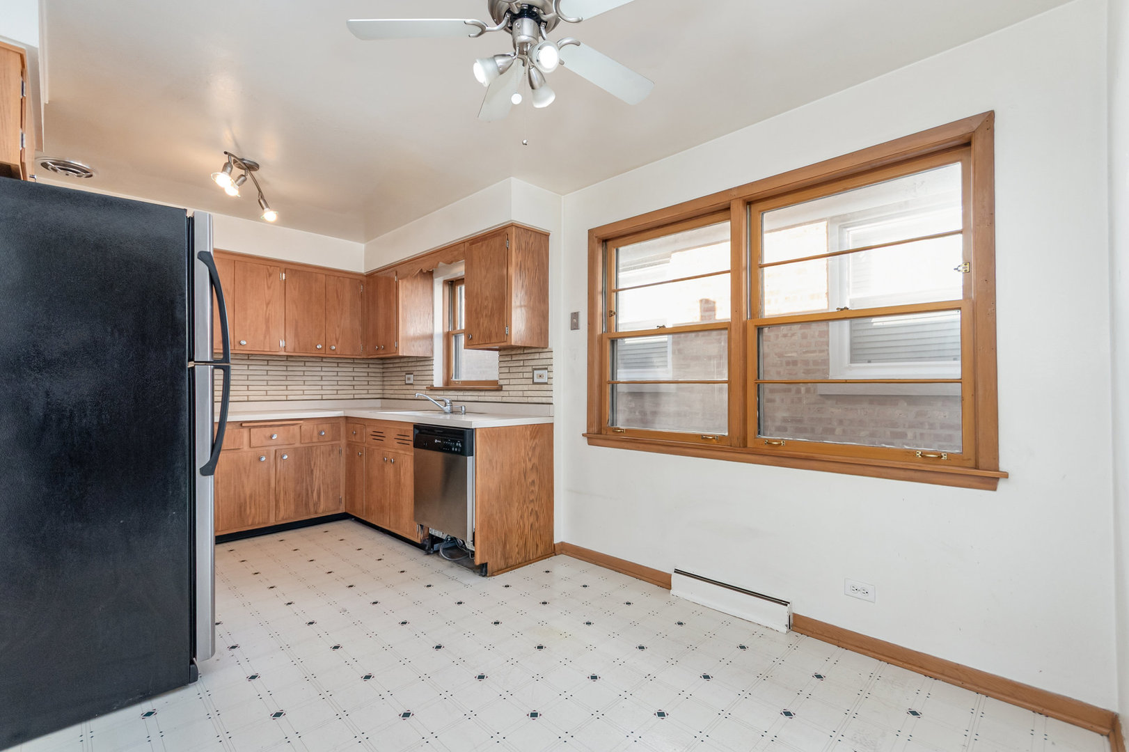 6953 W Montrose Avenue, Harwood Heights, IL 60706