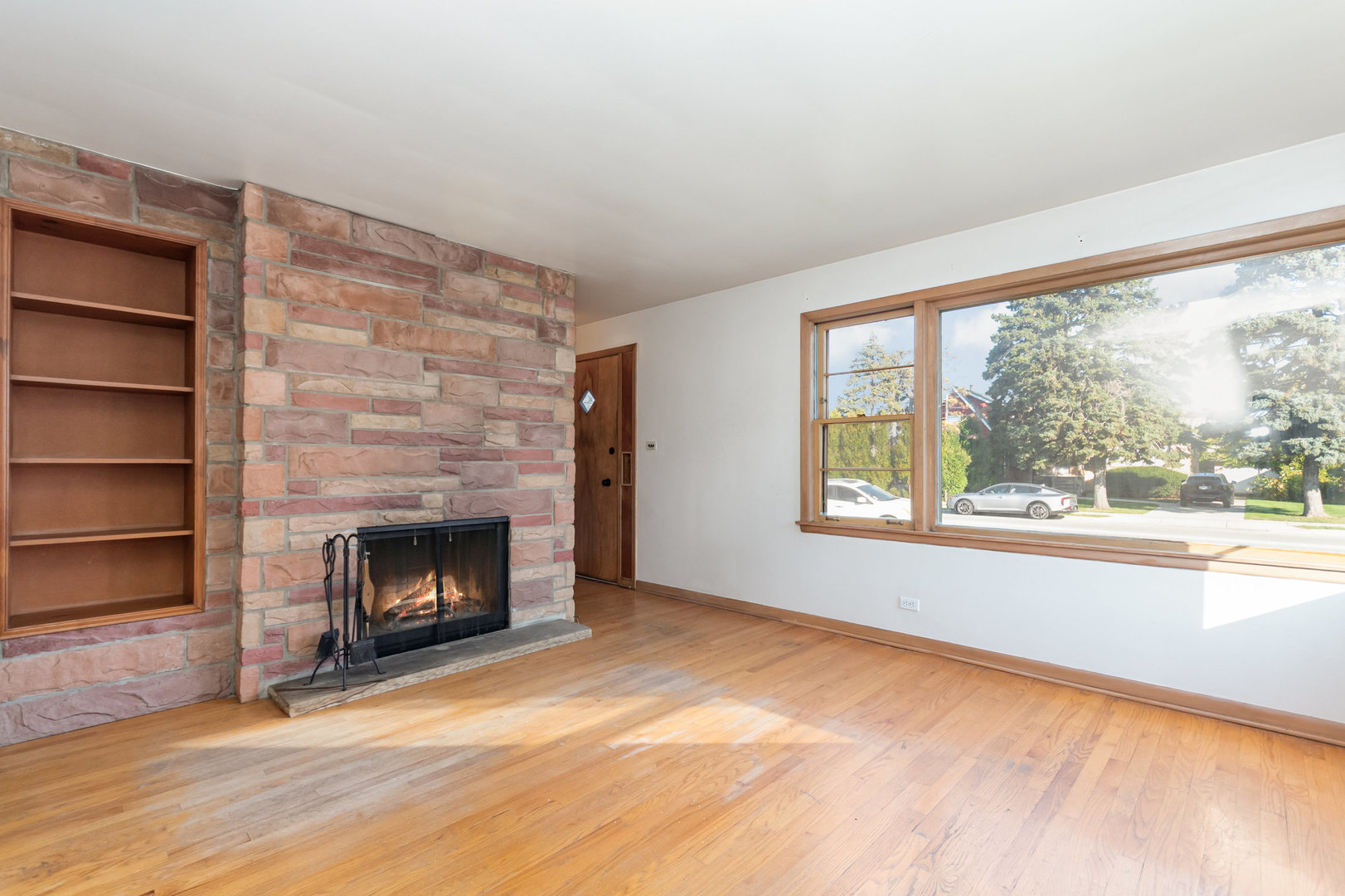 6953 W Montrose Avenue, Harwood Heights, IL 60706