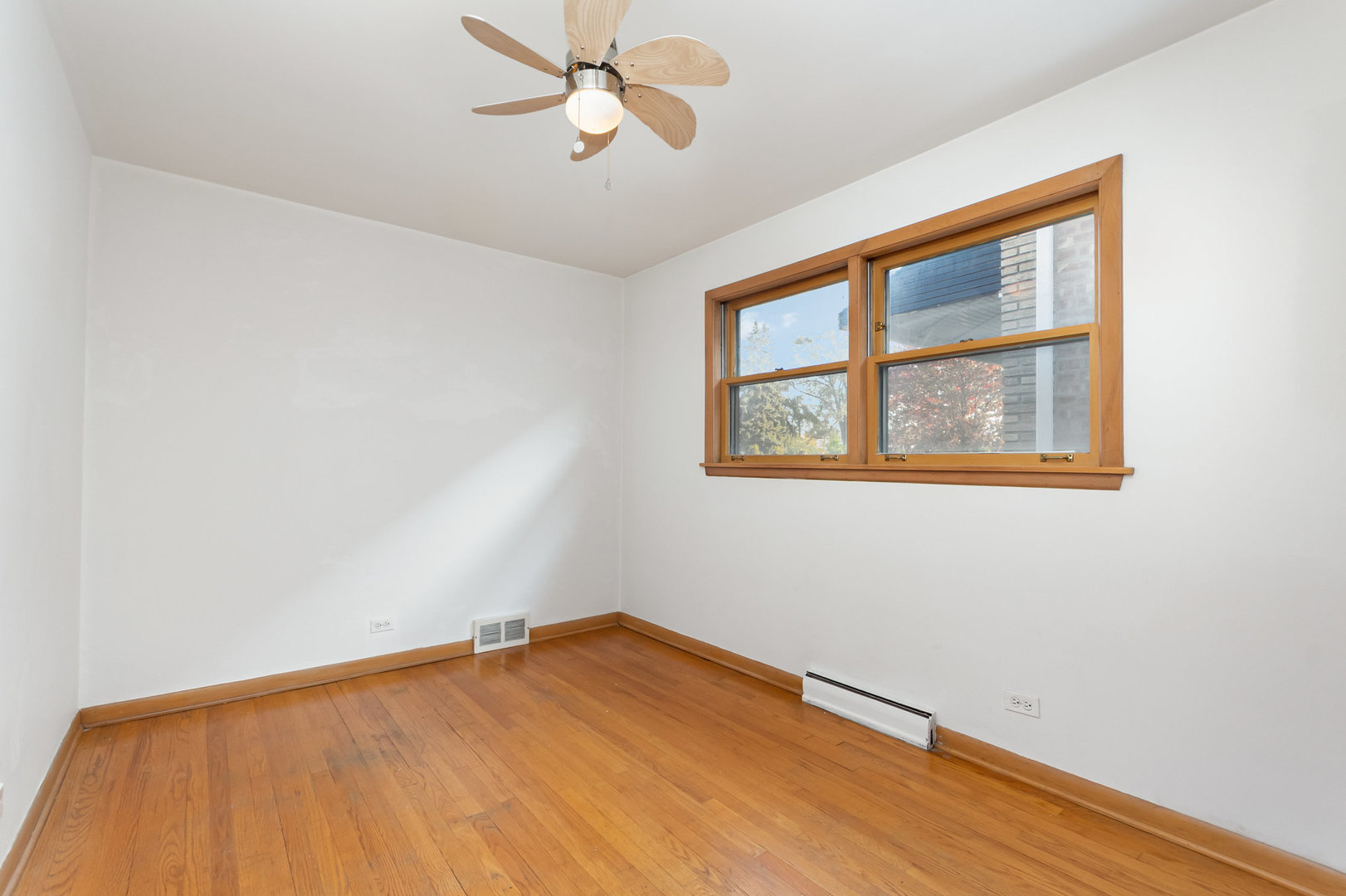 6953 W Montrose Avenue, Harwood Heights, IL 60706