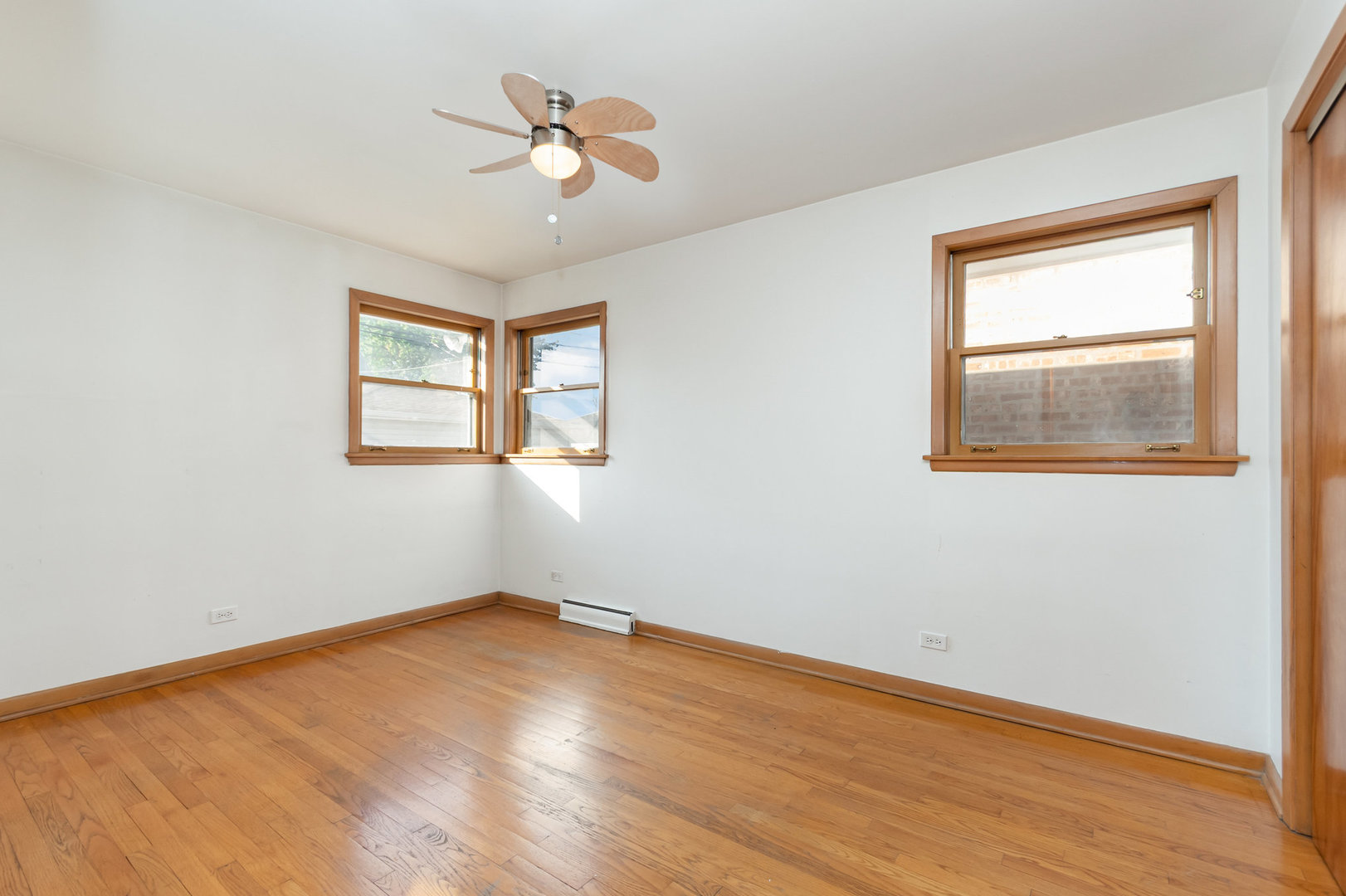 6953 W Montrose Avenue, Harwood Heights, IL 60706