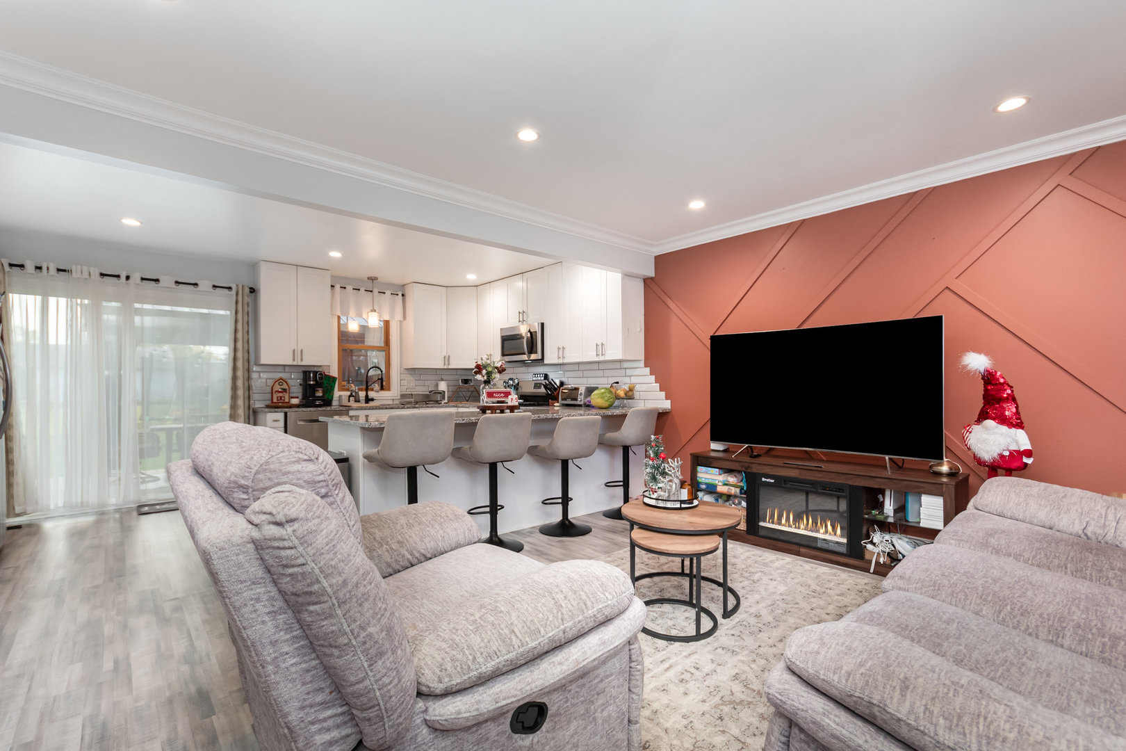 8177 Northway Drive, Hanover Park, IL 60133