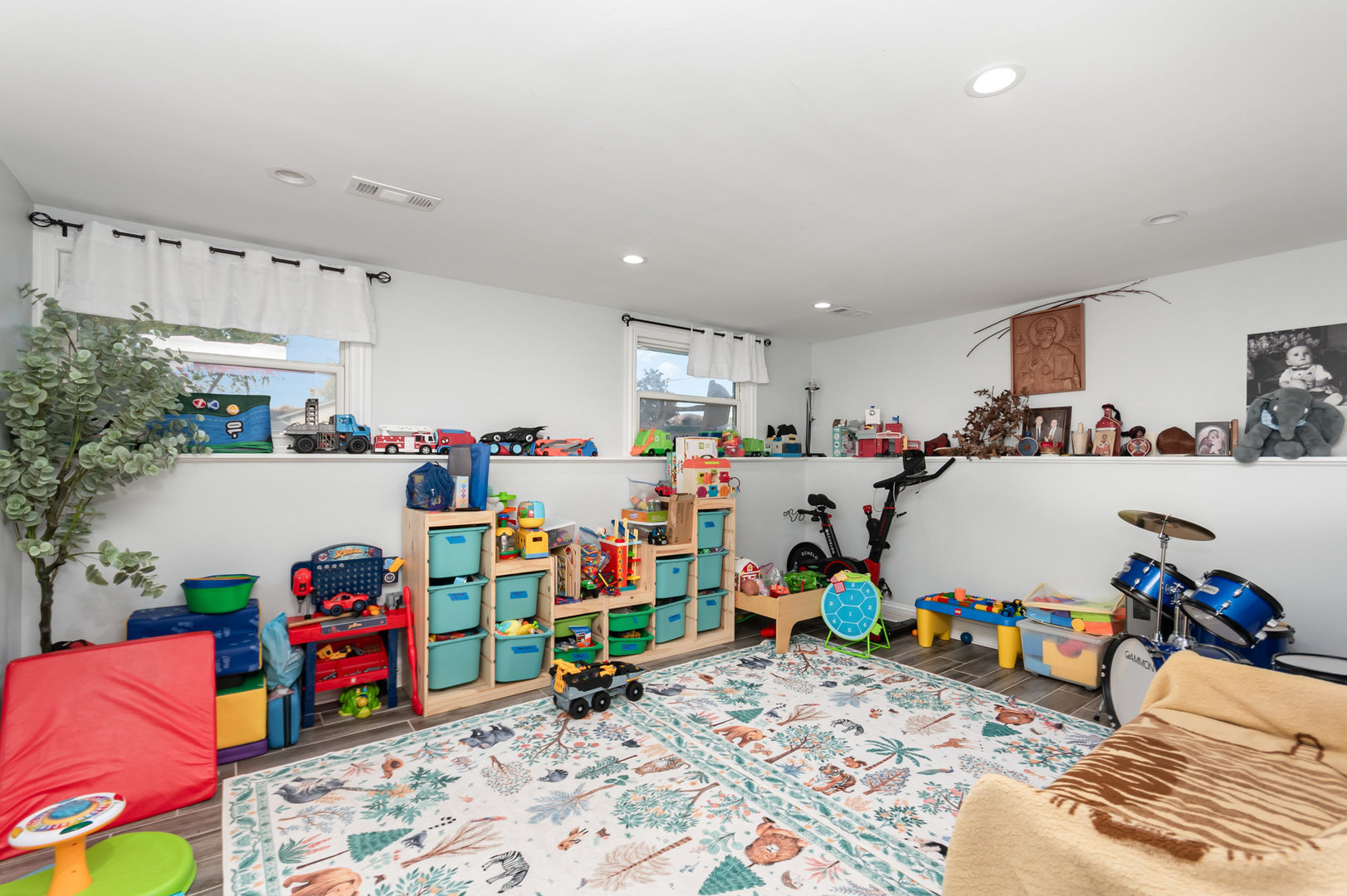 8177 Northway Drive, Hanover Park, IL 60133