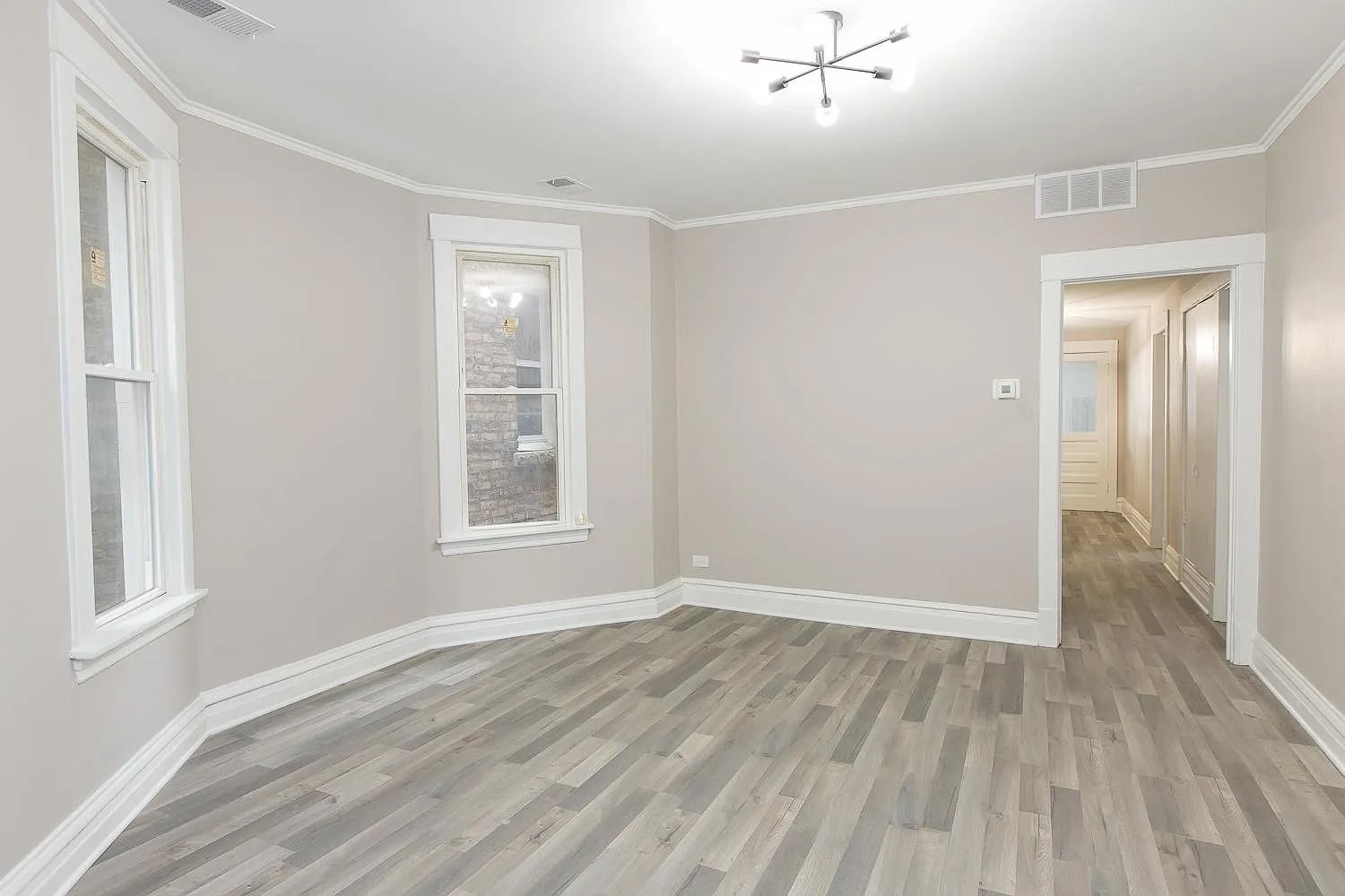 2934 N Sawyer Avenue, Chicago, IL 60618