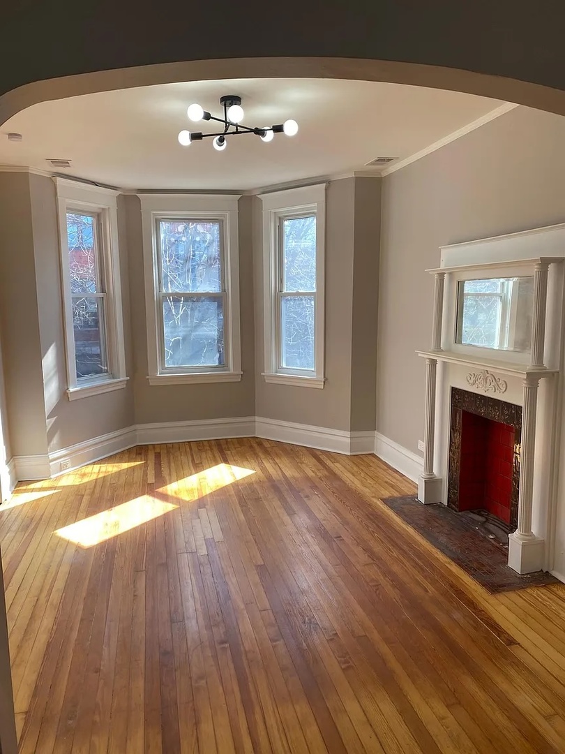 2934 N Sawyer Avenue, Chicago, IL 60618