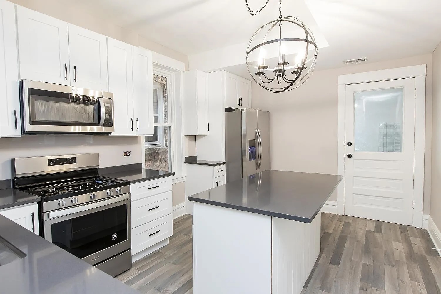 2934 N Sawyer Avenue, Chicago, IL 60618