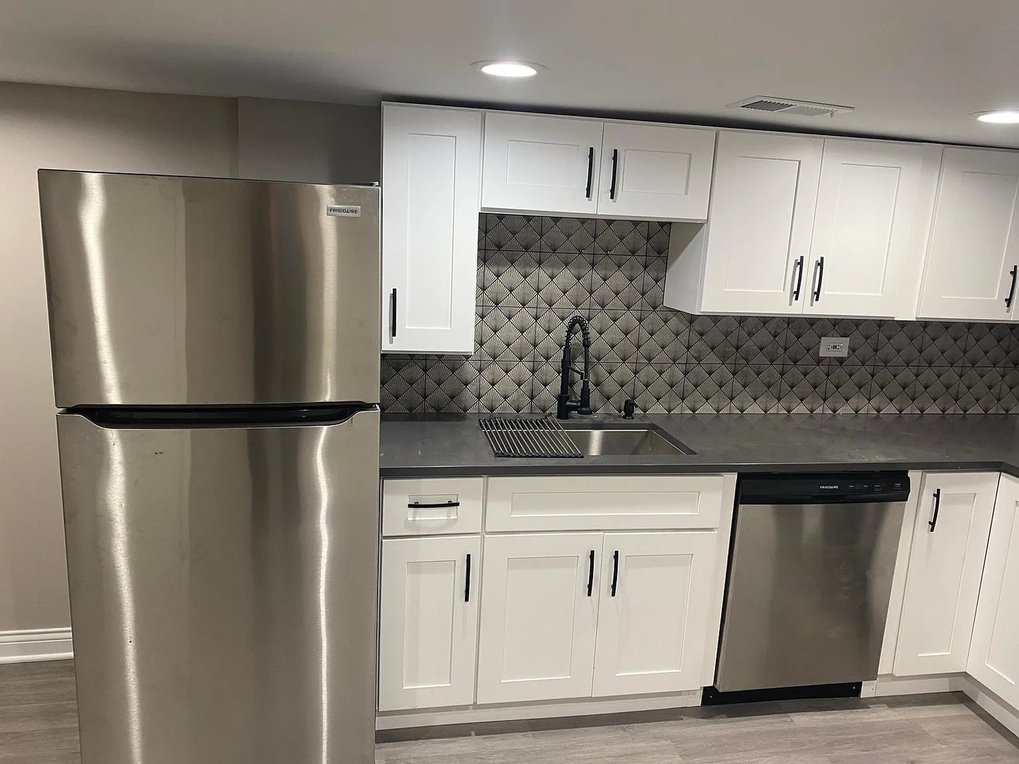 2934 N Sawyer Avenue, Chicago, IL 60618