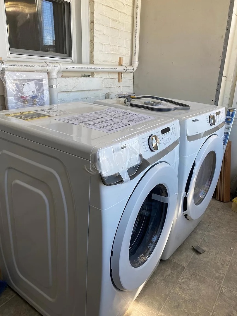 2934 N Sawyer Avenue, Chicago, IL 60618