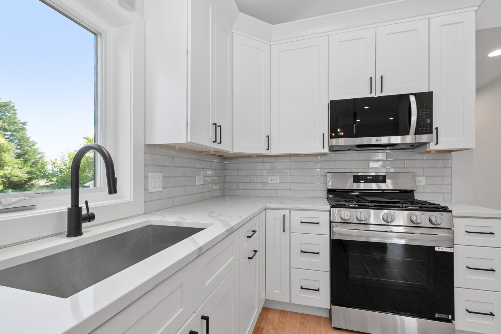 7311 W 58th Street, Summit, IL 60501