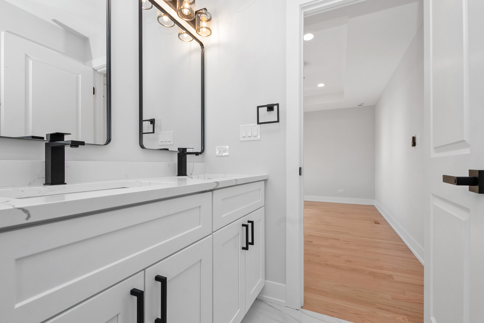 7311 W 58th Street, Summit, IL 60501