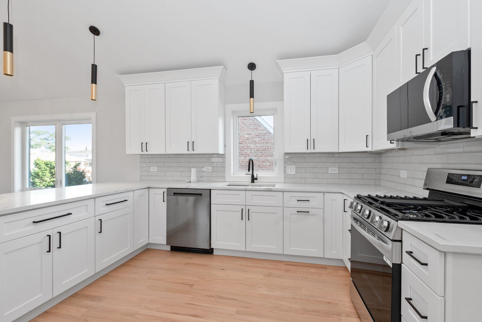 7311 W 58th Street, Summit, IL 60501