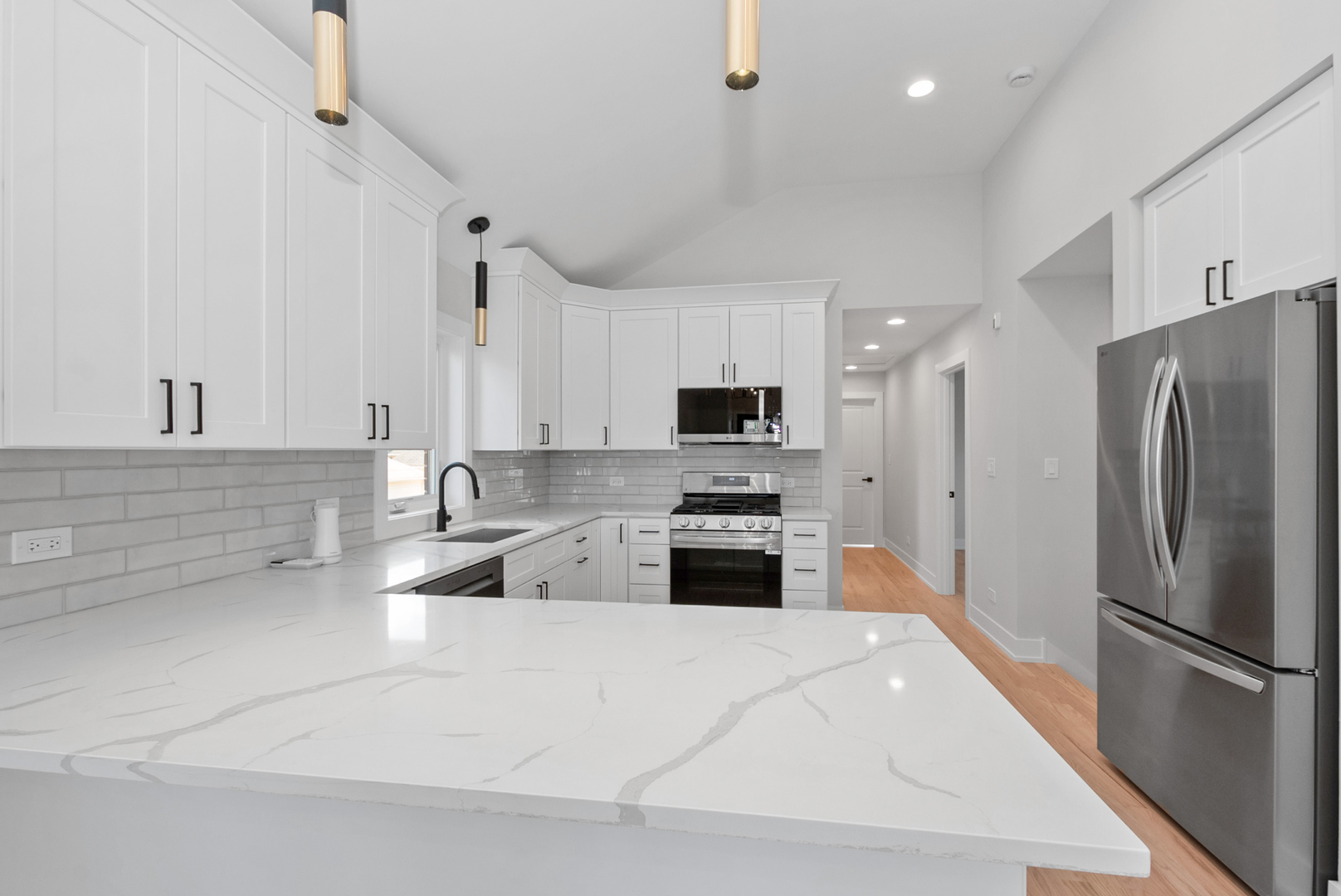 7311 W 58th Street, Summit, IL 60501