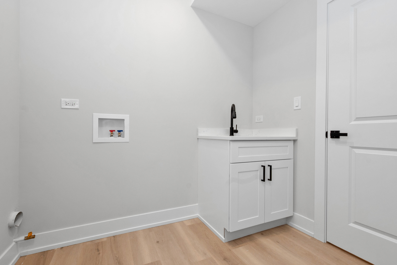 7311 W 58th Street, Summit, IL 60501