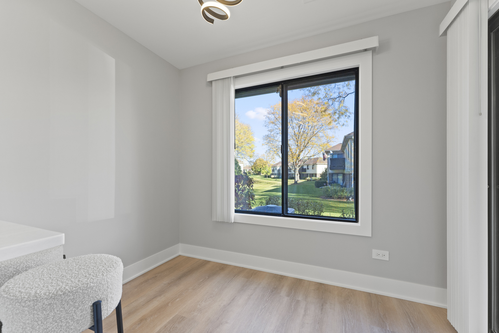 813 E Carriage Lane #5, Palatine, IL 60074