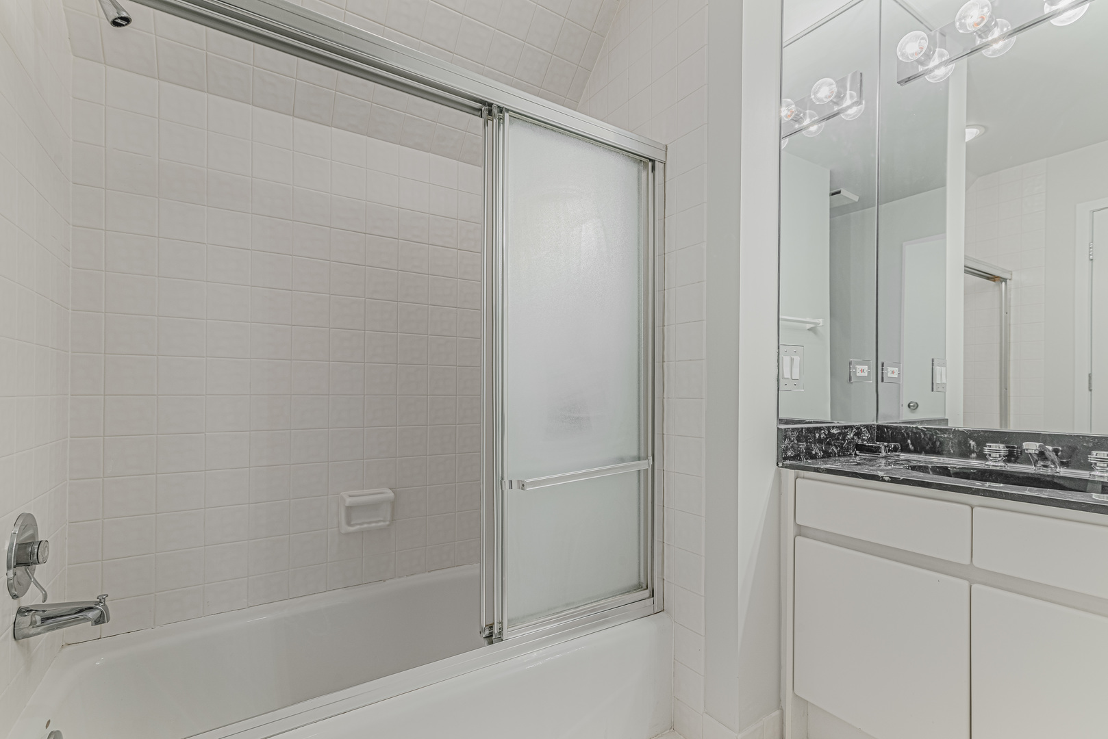 513 Rivershire Place, Lincolnshire, IL 60069