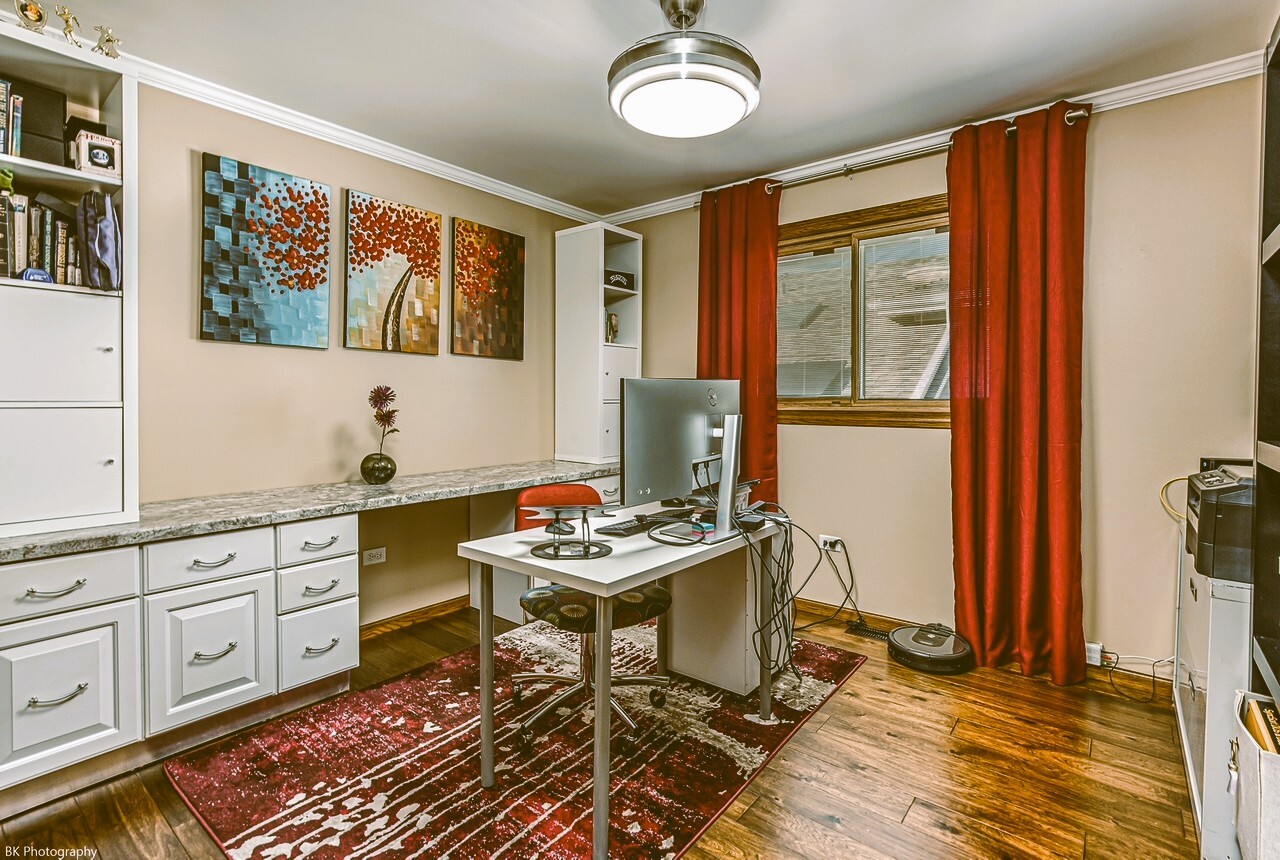 5710 W 89th Place, Oak Lawn, IL 60453