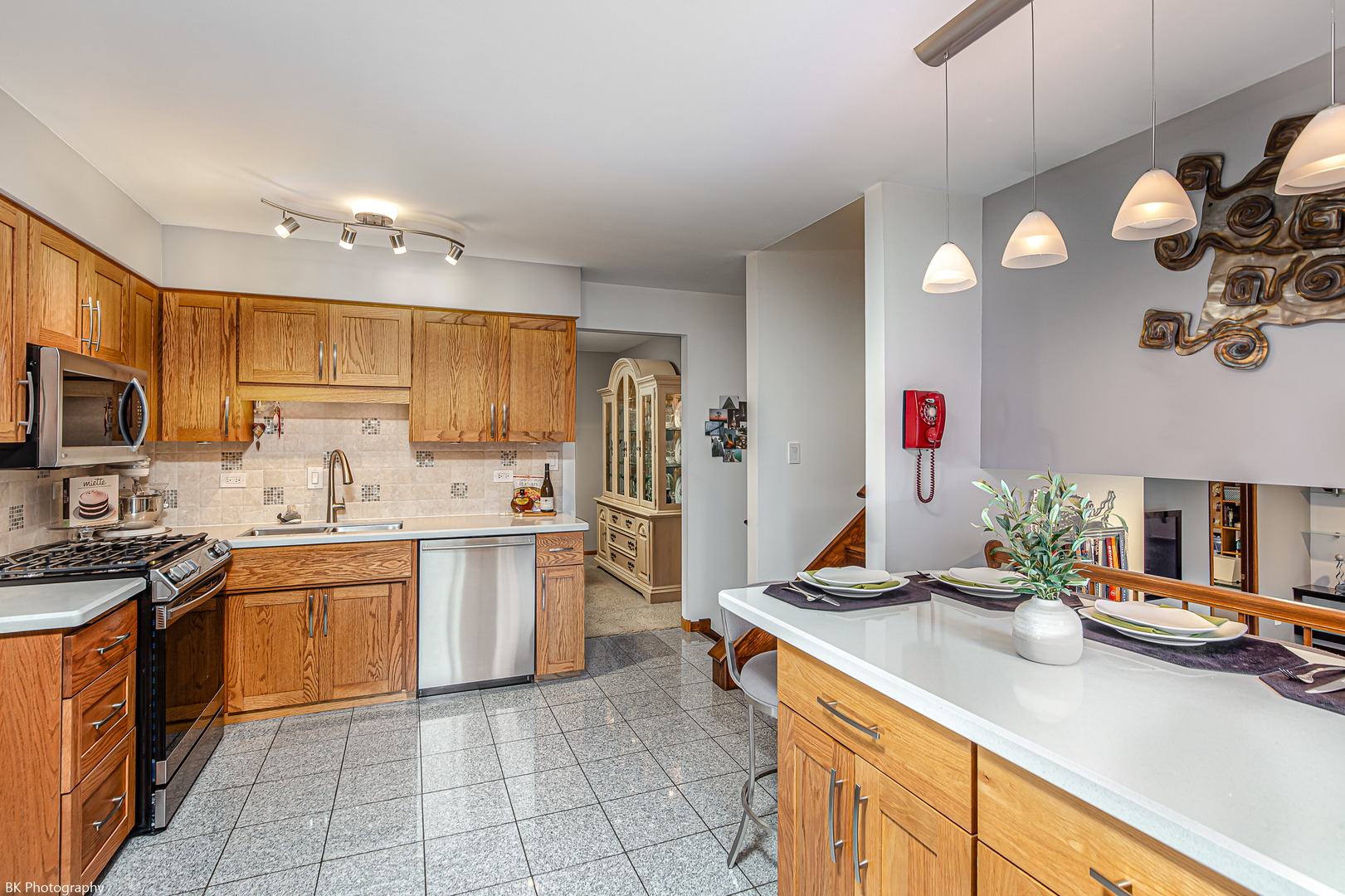 5710 W 89th Place, Oak Lawn, IL 60453