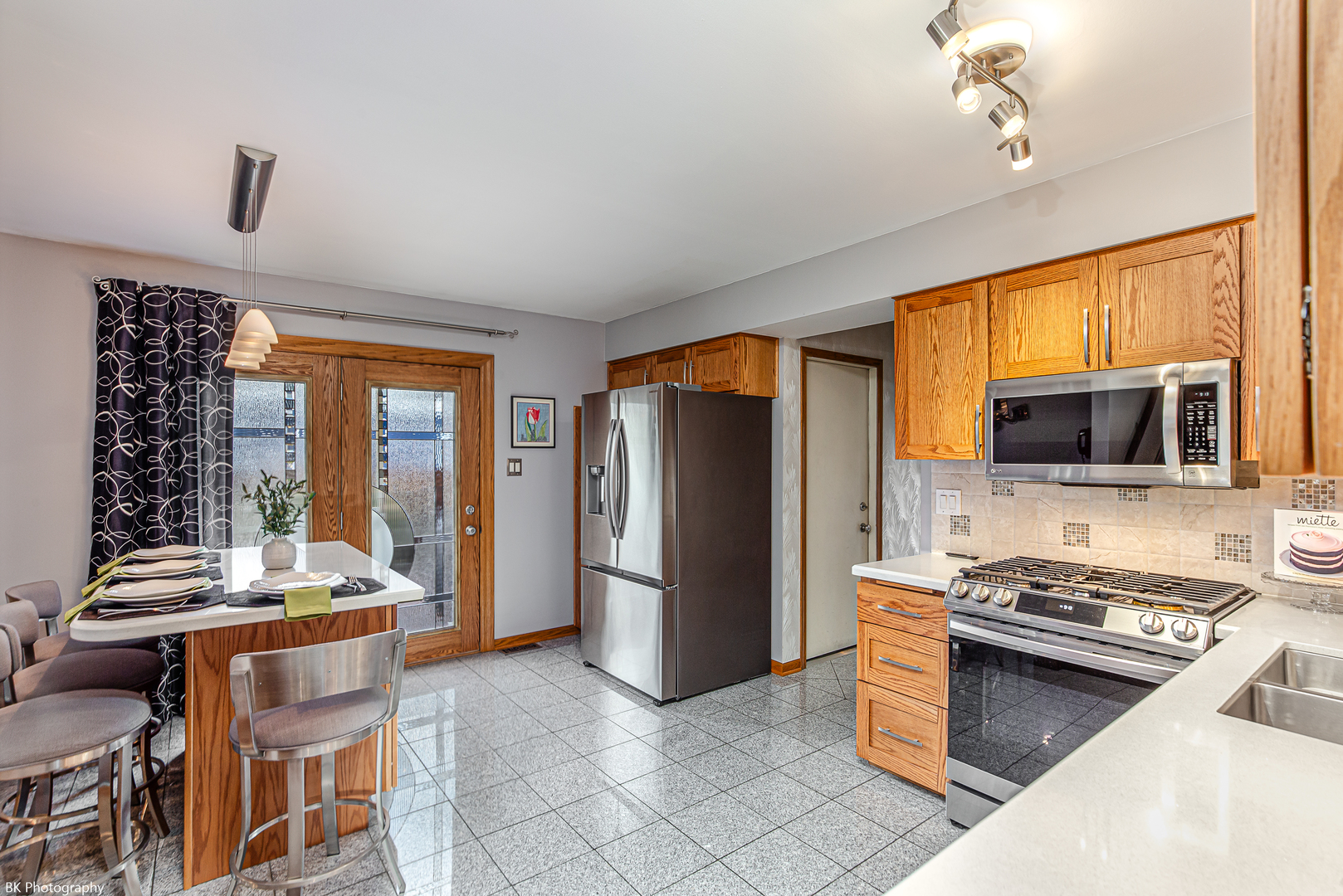 5710 W 89th Place, Oak Lawn, IL 60453