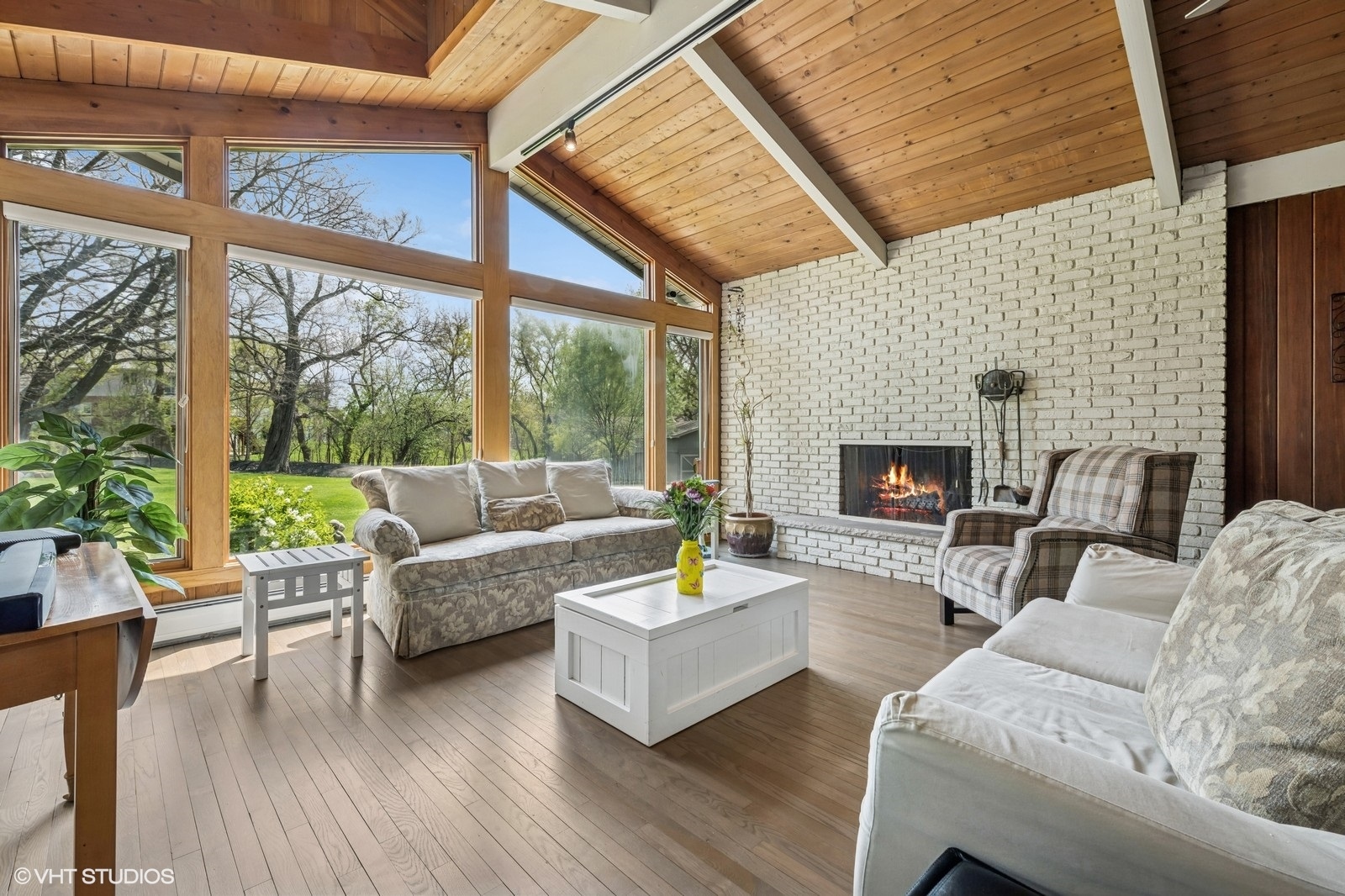 184 A River Road, Lake Barrington, IL 60010