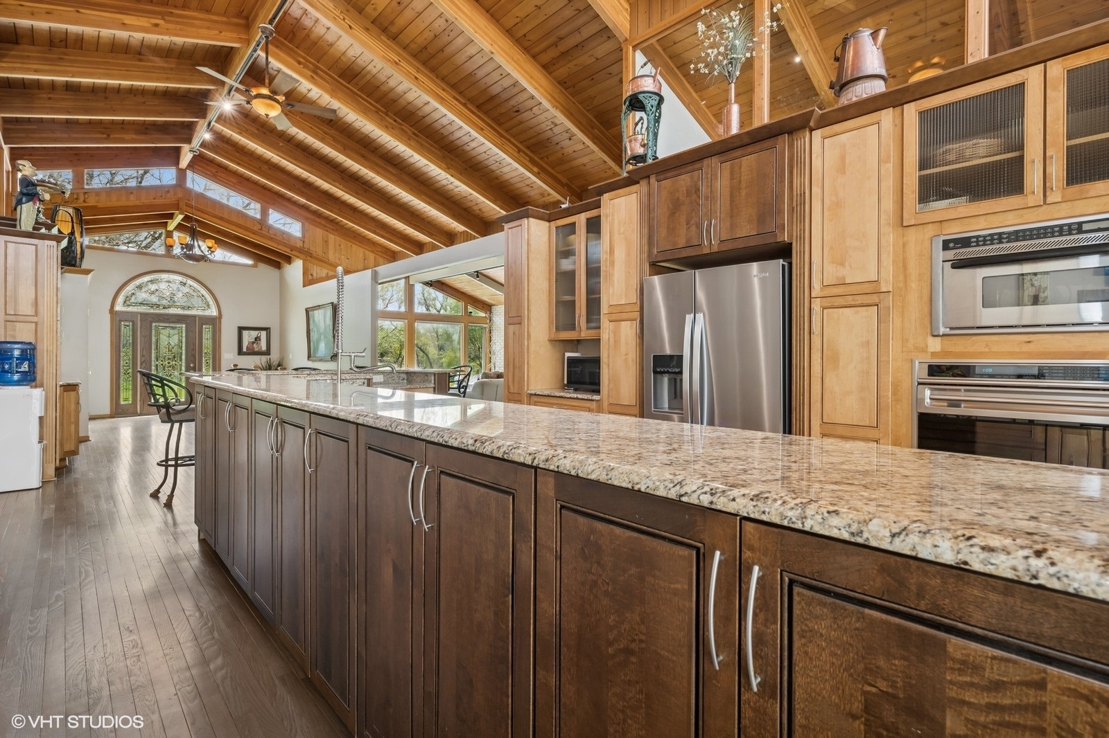 184 A River Road, Lake Barrington, IL 60010