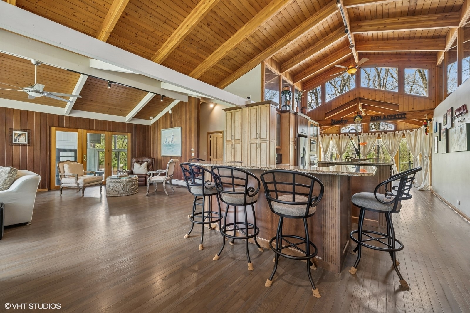 184 A River Road, Lake Barrington, IL 60010