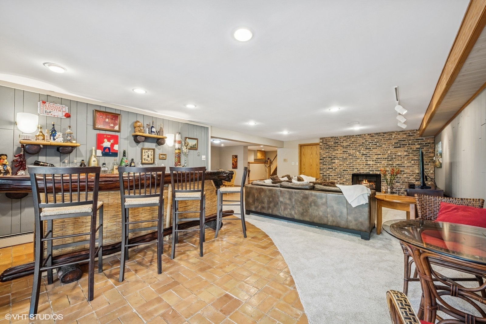 184 A River Road, Lake Barrington, IL 60010