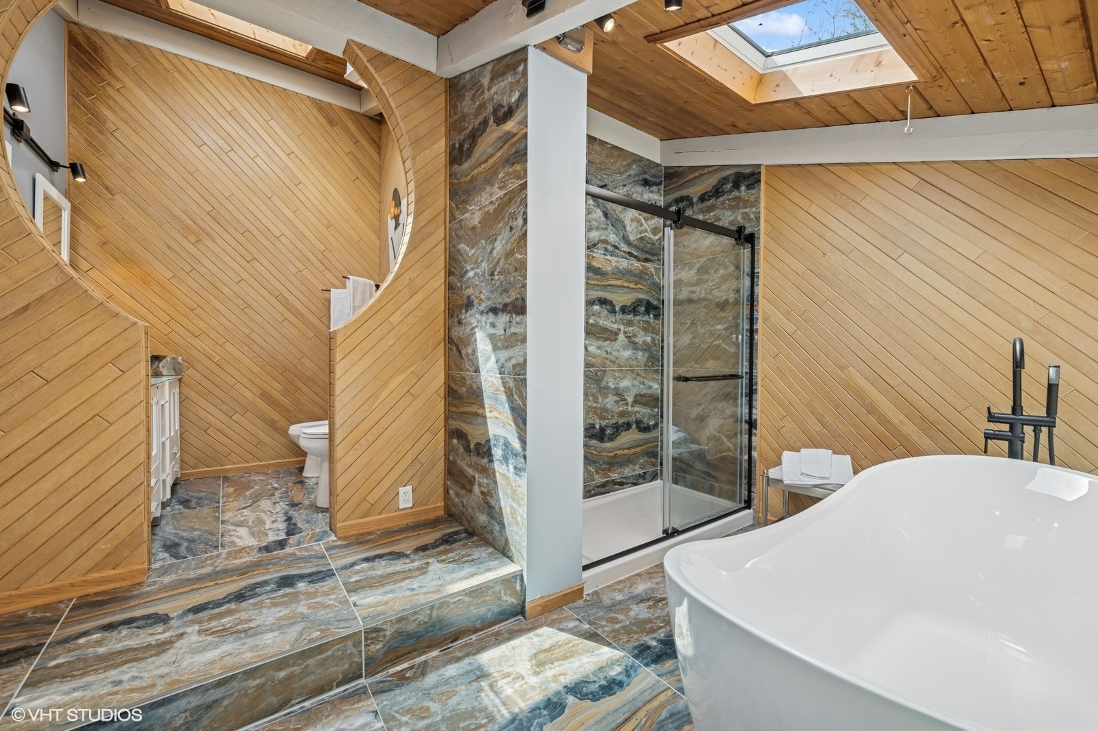 184 A River Road, Lake Barrington, IL 60010